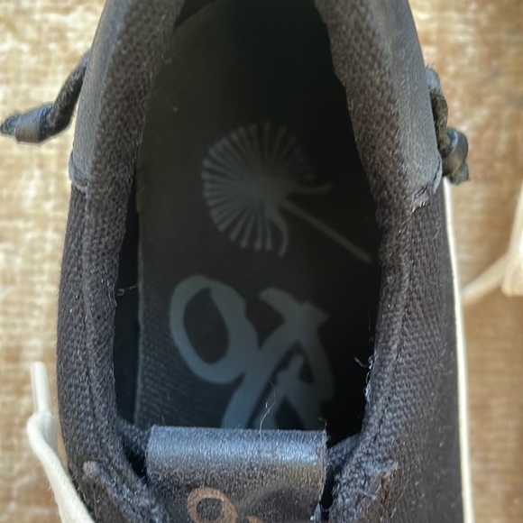 NWOB. OTBT Canvas Sneakers, white bottoms, Black, Size 7.5 - Picture 6 of 10